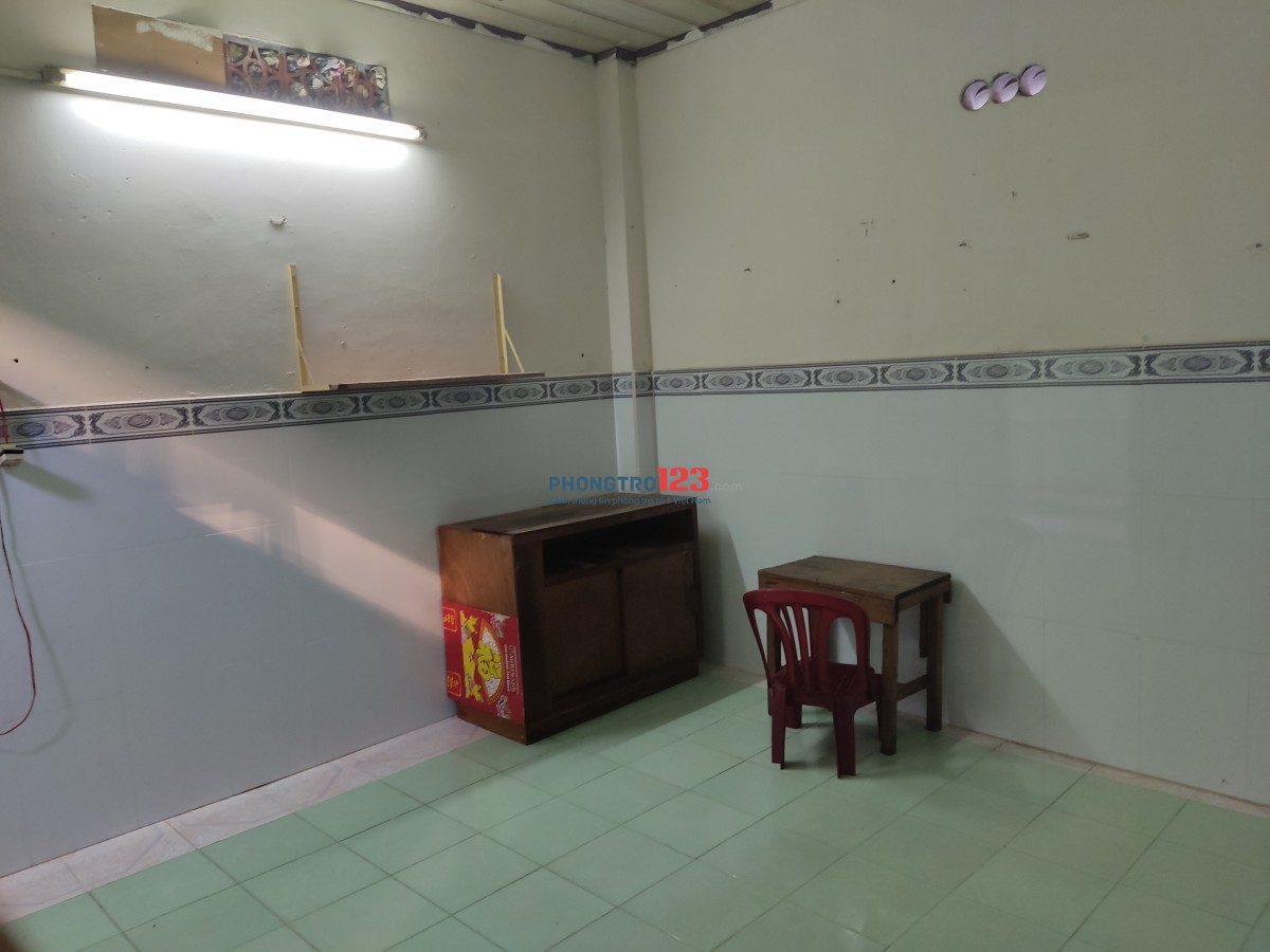 HOÀNG HOA THÁM-CỘNG HÒA: Có 1 phòng lầu 2 KHÔNG GÁC, CÓ WC RIÊNG, LỐI ĐI RIÊNG. CHÍNH CHỦ CHO THUÊ