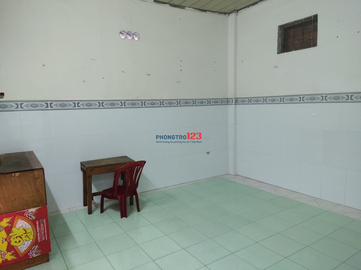 HOÀNG HOA THÁM-CỘNG HÒA: Có 1 phòng lầu 2 KHÔNG GÁC, CÓ WC RIÊNG, LỐI ĐI RIÊNG. CHÍNH CHỦ CHO THUÊ