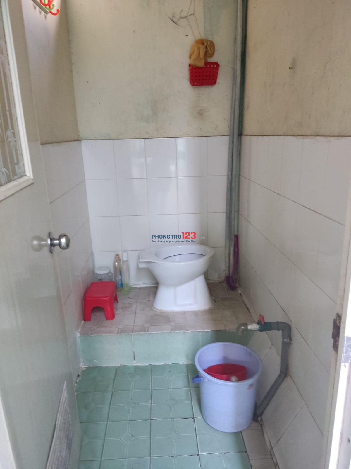 HOÀNG HOA THÁM-CỘNG HÒA: Có 1 phòng lầu 2 KHÔNG GÁC, CÓ WC RIÊNG, LỐI ĐI RIÊNG. CHÍNH CHỦ CHO THUÊ