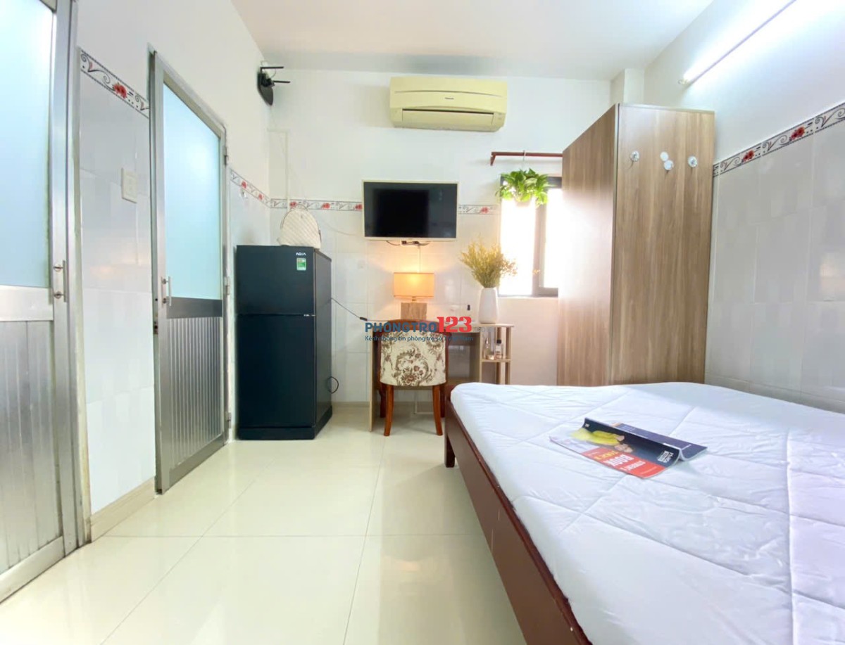 Phòng trọ Bình Thạnh thang máy, cửa sổ, tách bếp, wc riêng gần Học viện Cán Bộ đường Chu Văn An