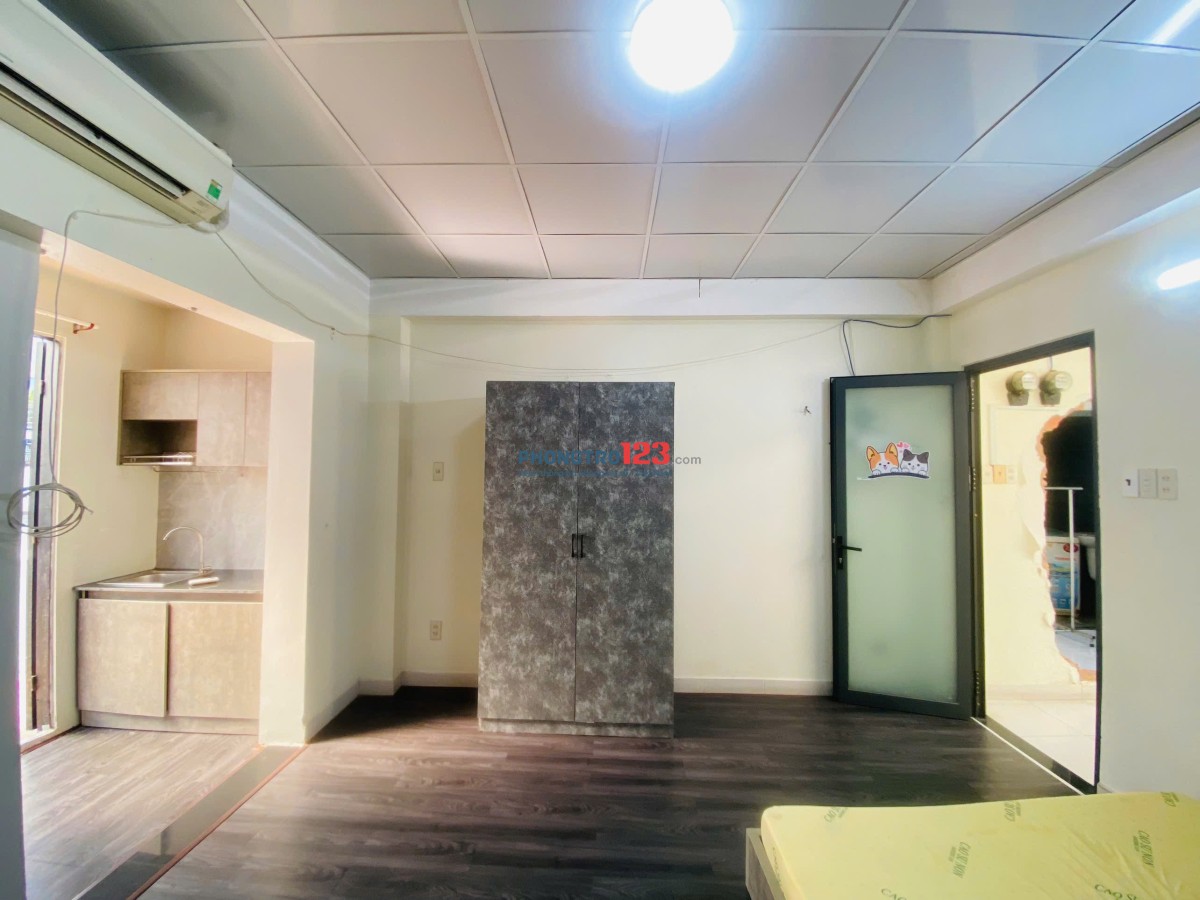 Cho thuê căn hộ tách bếp - ban công siêu rộng ngay Tân Sơn Nhì, Tân Phú