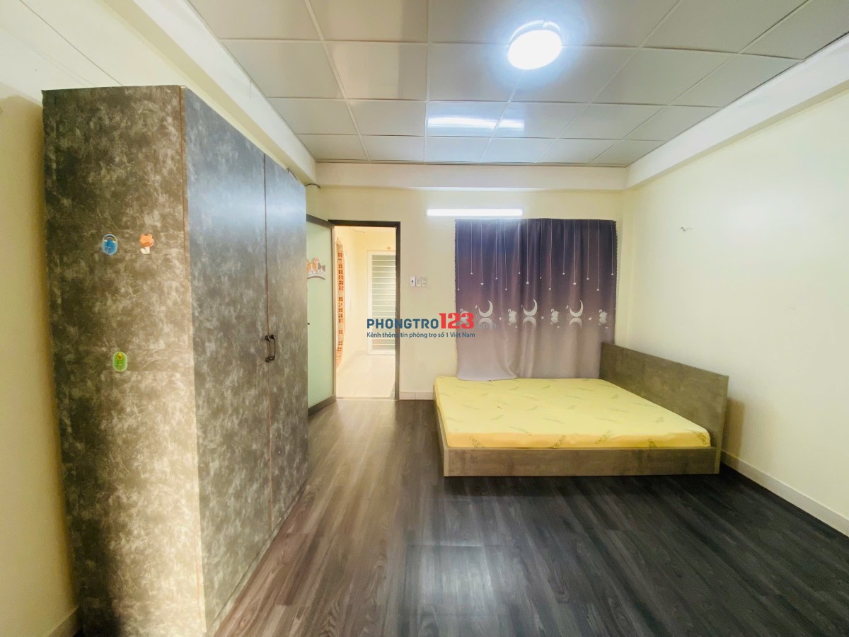Cho thuê căn hộ tách bếp - ban công siêu rộng ngay Tân Sơn Nhì, Tân Phú