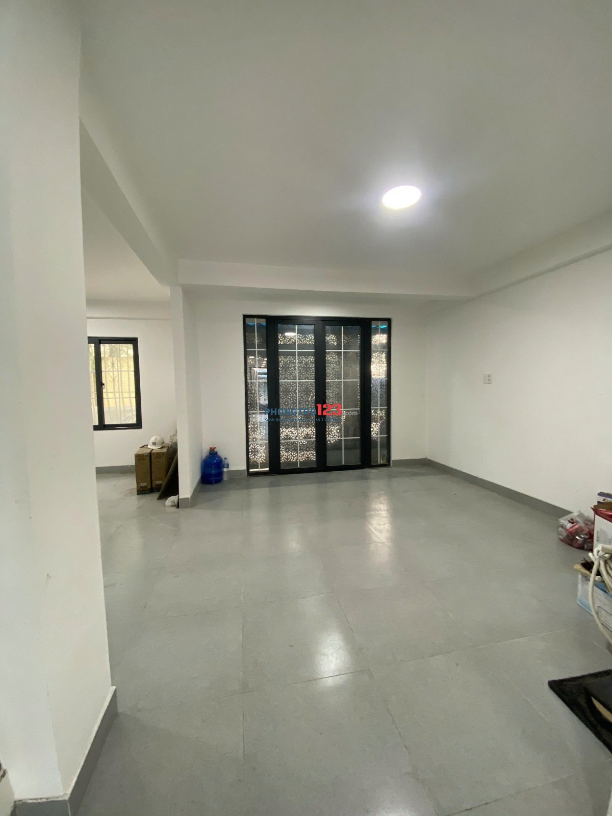 Cho Thuê Mặt Bằng Có Chổ Đậu ÔTÔ