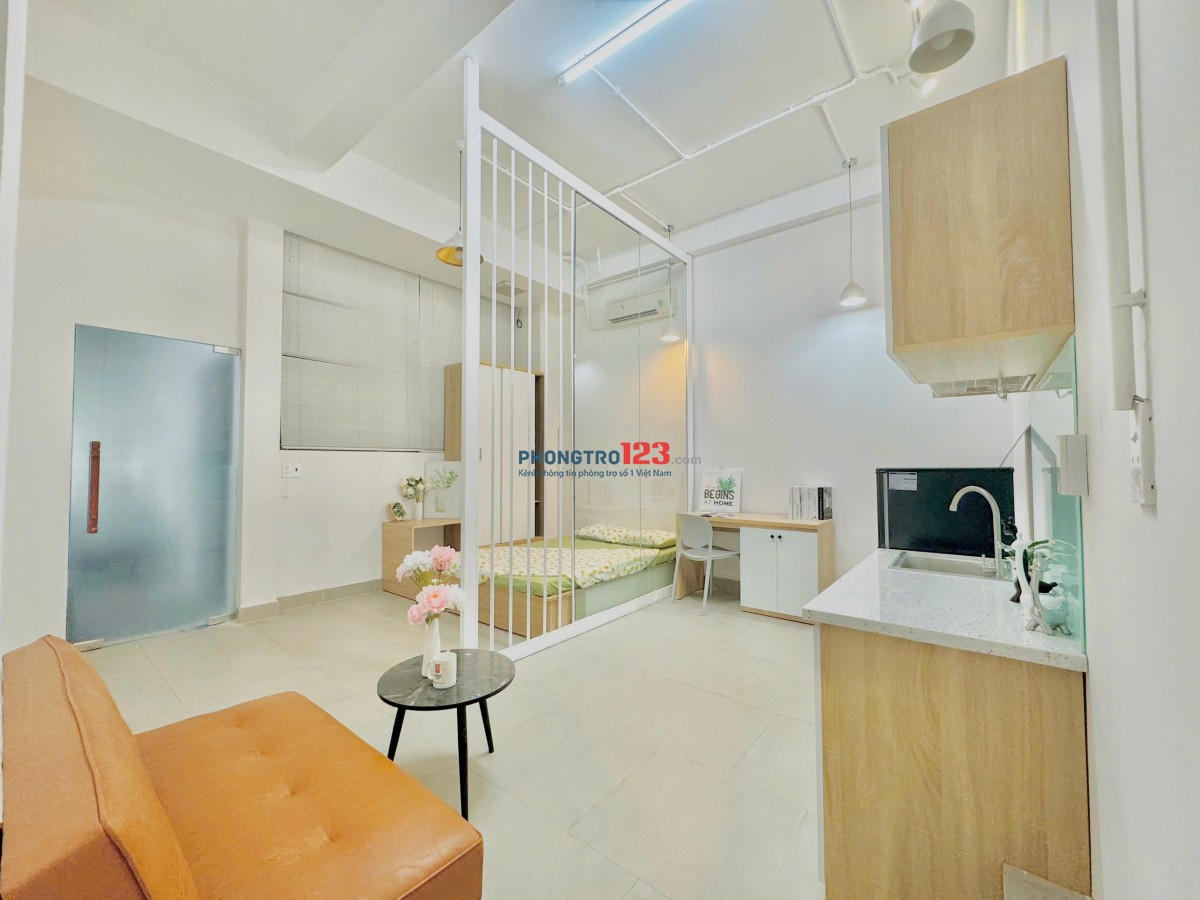 CĂN HỘ 1 PHÒNG TÁCH BẾP - ĐẦY ĐỦ NỘI THẤT - CỬA SỔ LỚN