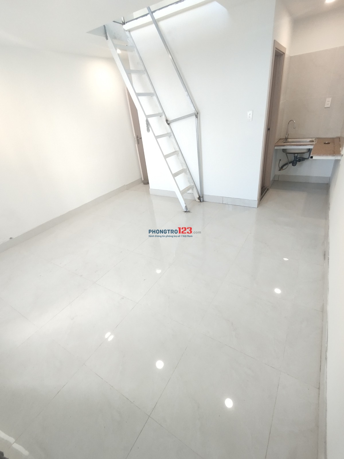Phòng góc 50m2 full gác. Hẻm c13 đường Nguyễn Văn Linh