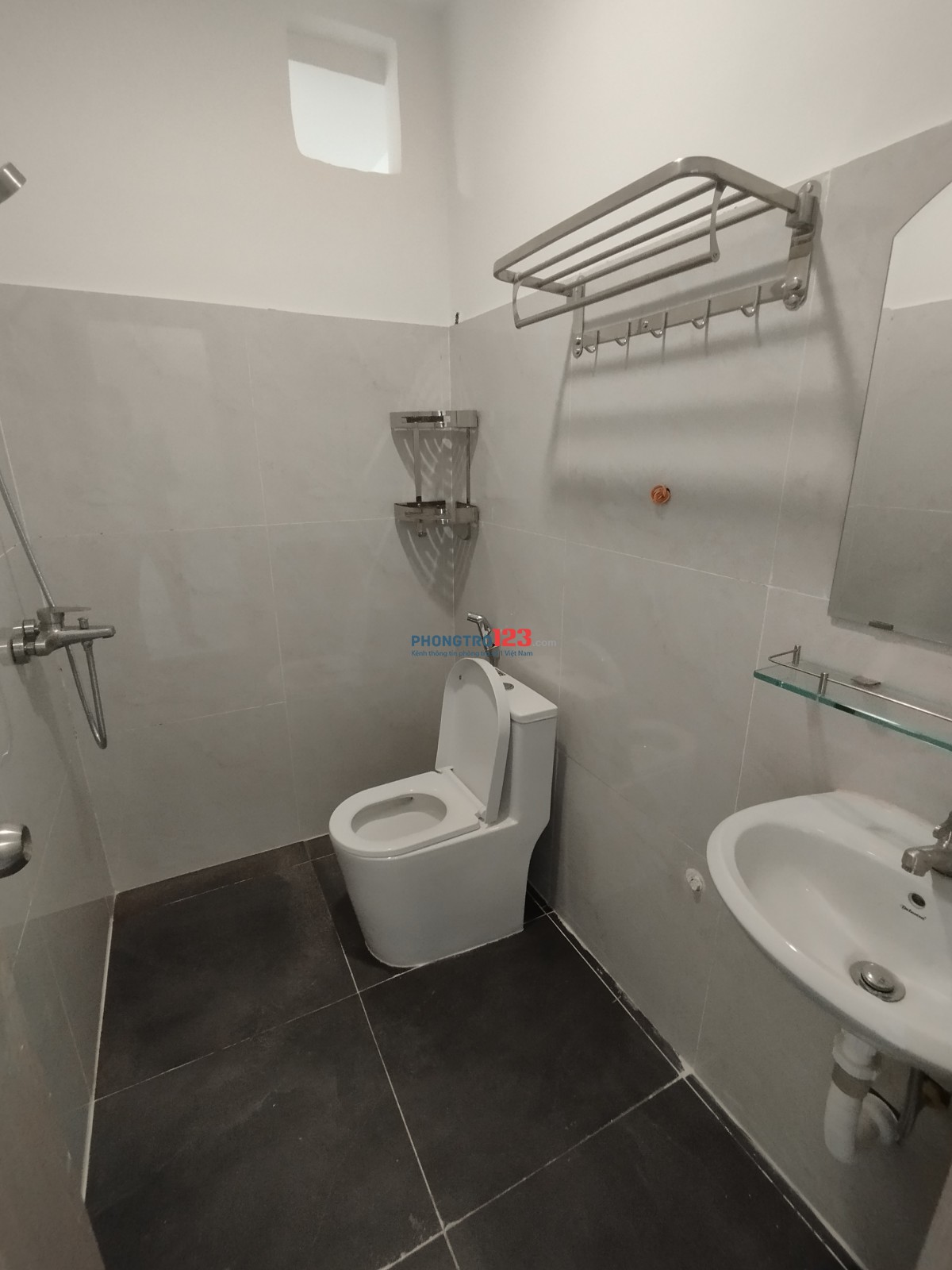 Phòng góc 50m2 full gác. Hẻm c13 đường Nguyễn Văn Linh