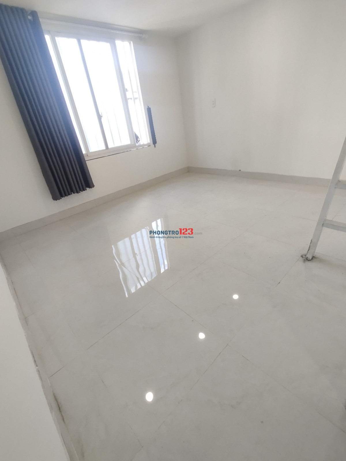 Phòng góc 50m2 full gác. Hẻm c13 đường Nguyễn Văn Linh