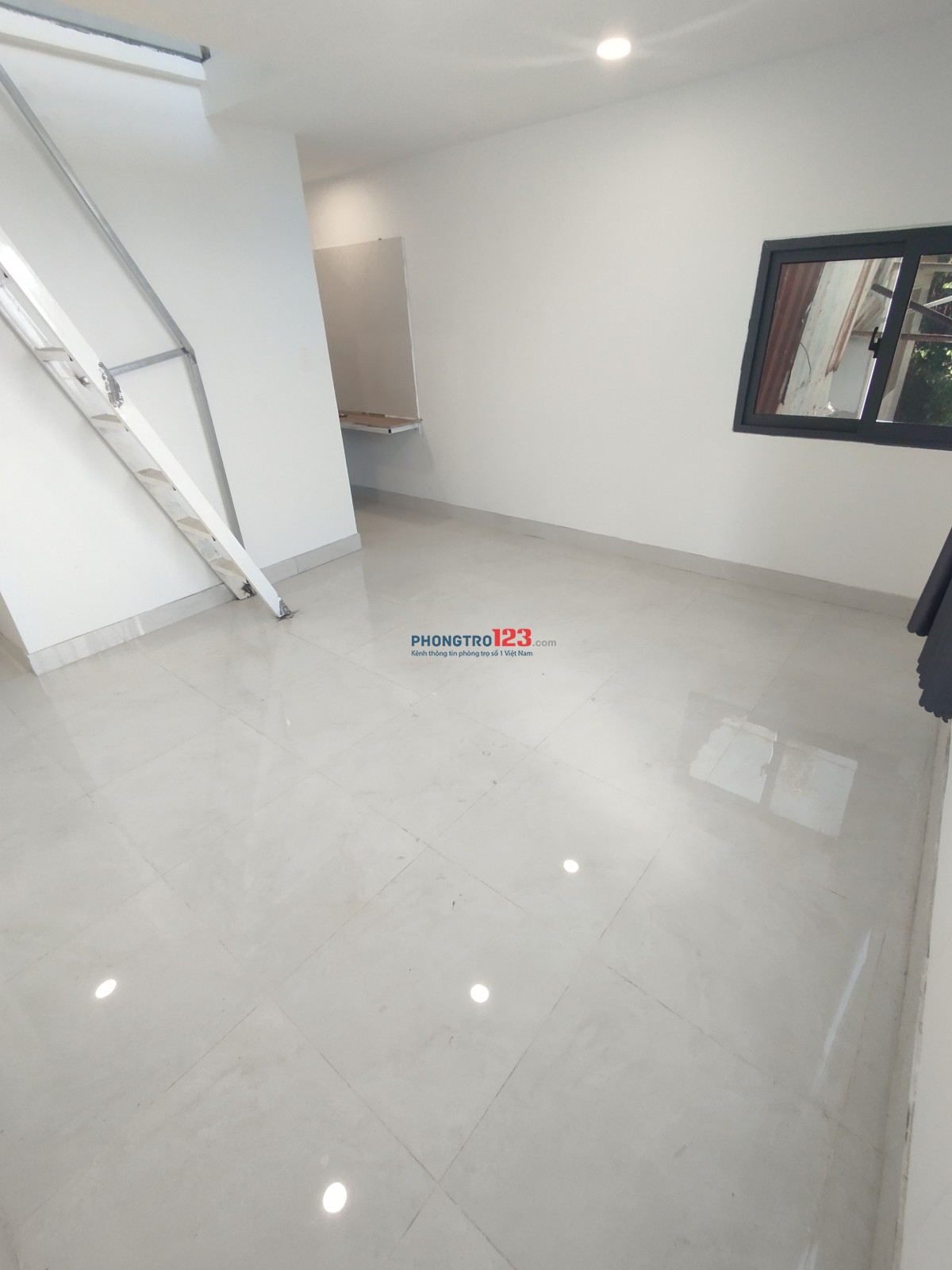 Phòng góc 50m2 full gác. Hẻm c13 đường Nguyễn Văn Linh
