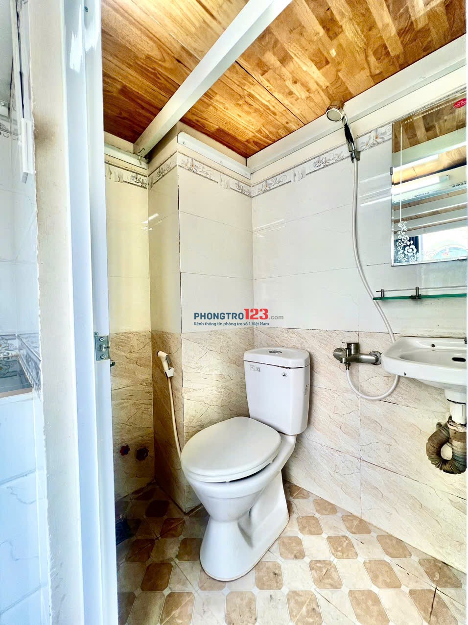 PHÒNG DUPLEX FULL NT CỬA SỔ TRỜI GẦN HÀNG XANH