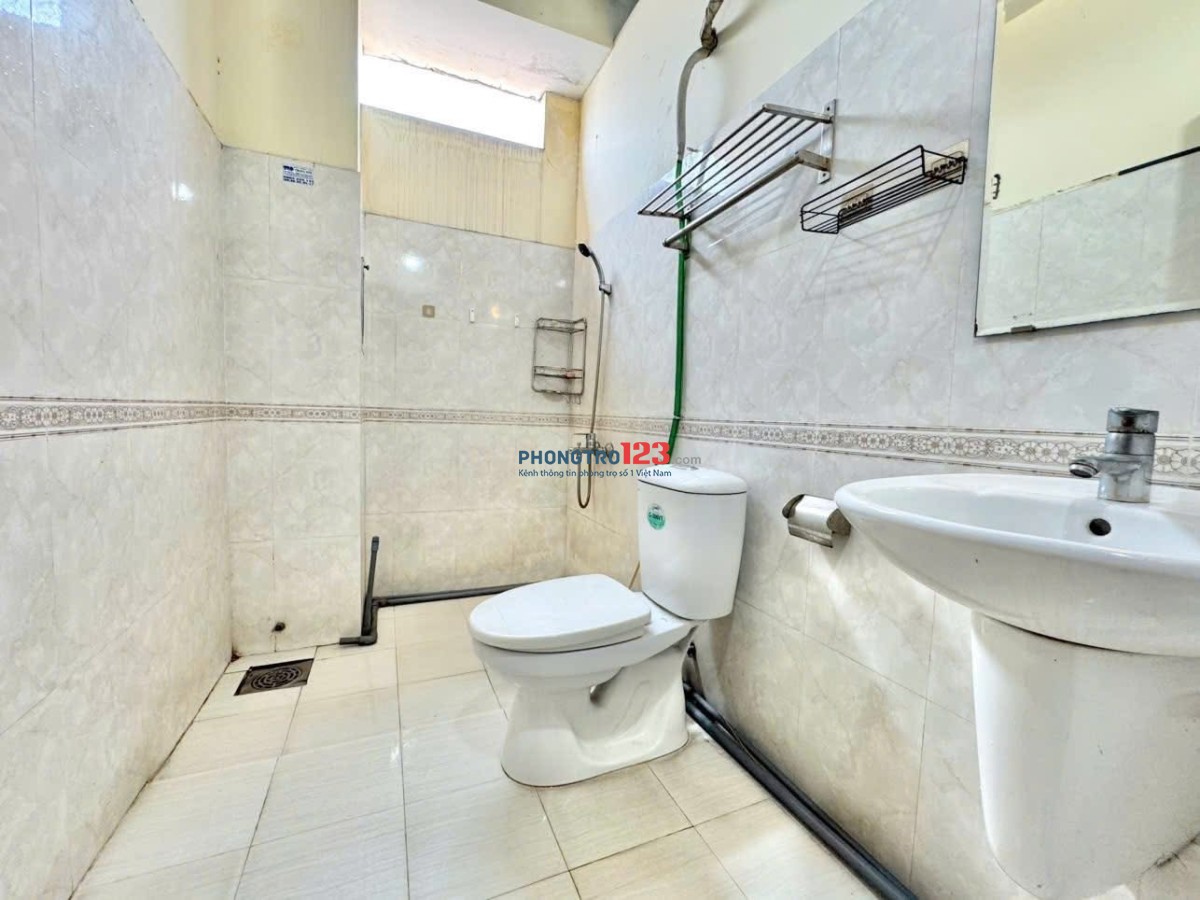PHÒNG BAN CÔNG LỚN ÁNH SÁNG GẦN CV HOÀNG VĂN THỤ