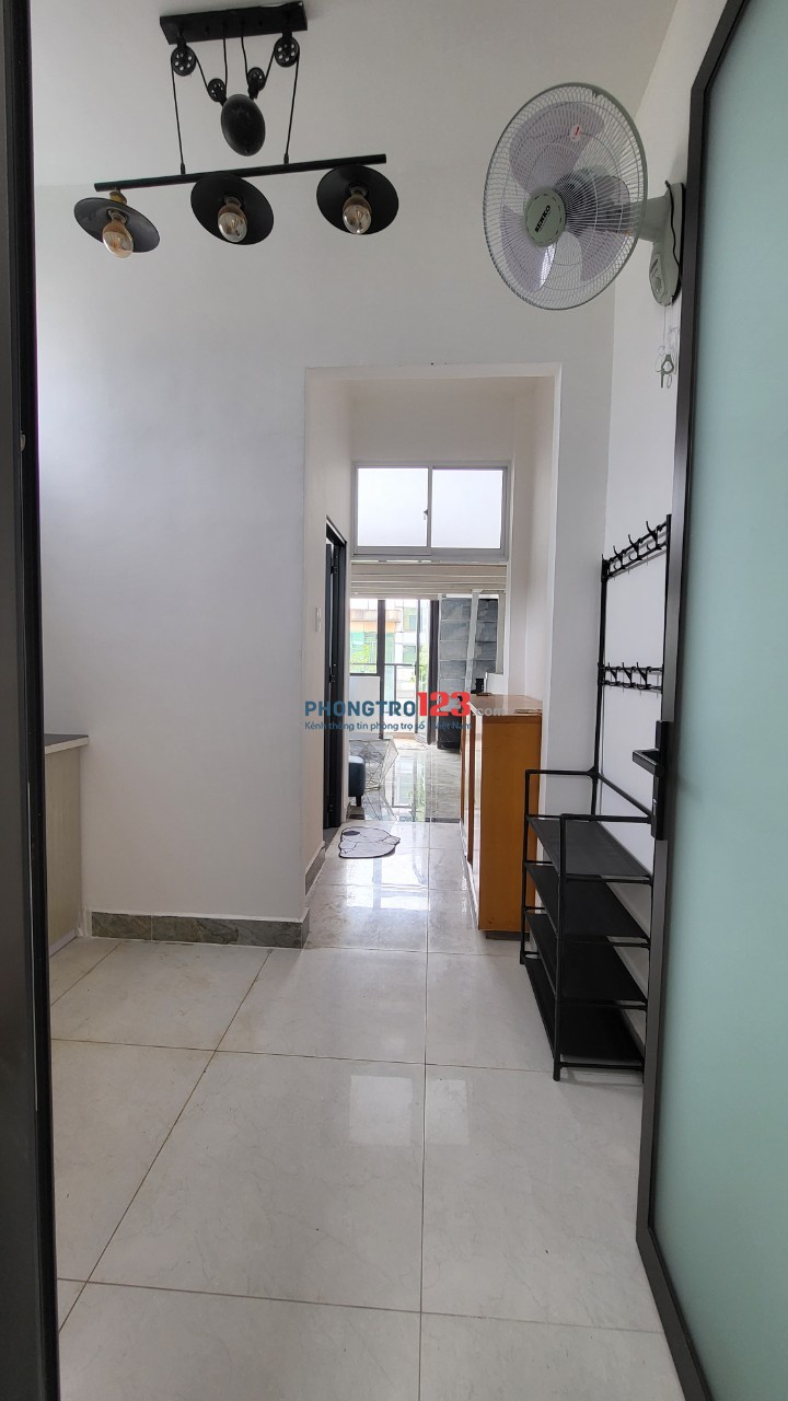 Cho thuê phòng 27m2, có bancon và gác lững