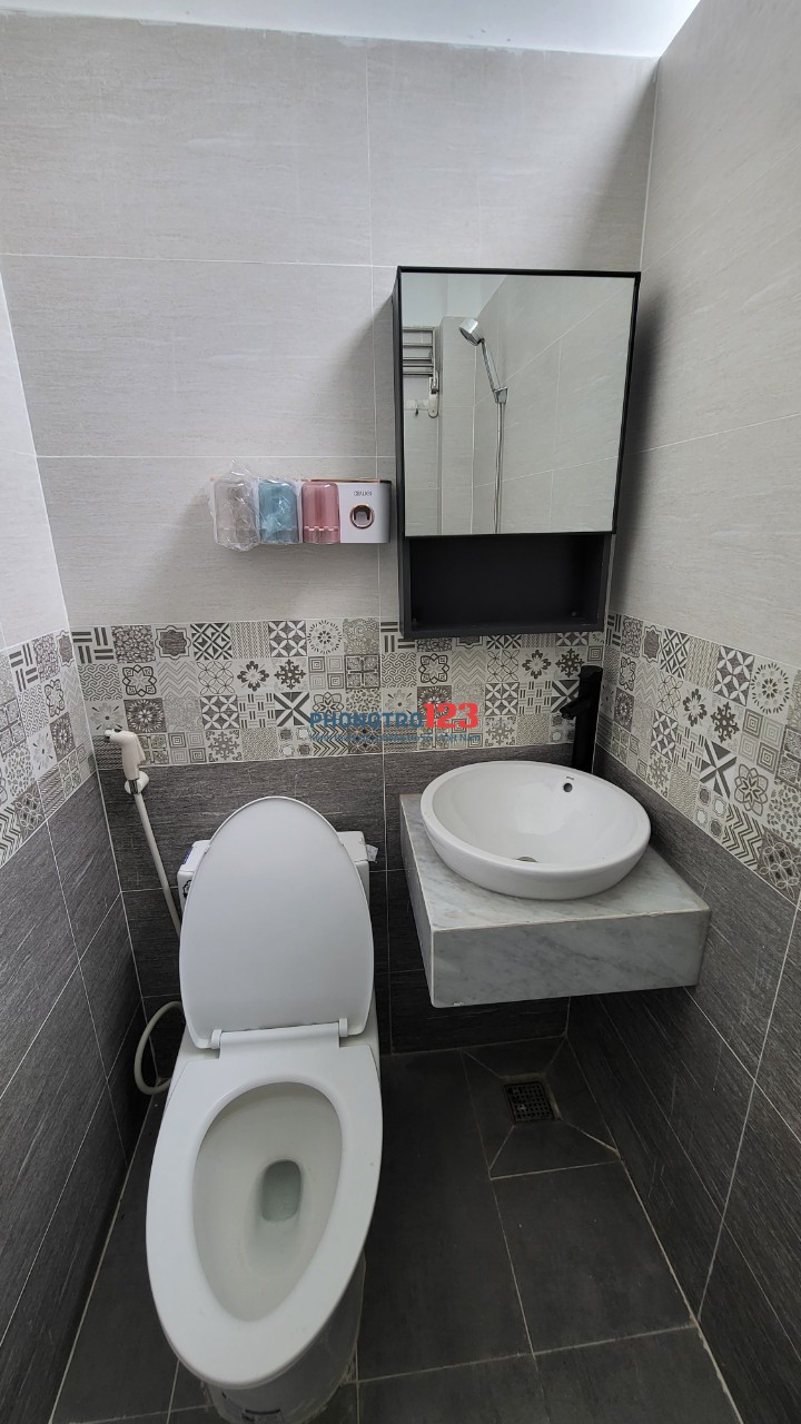Cho thuê phòng 27m2, có bancon và gác lững