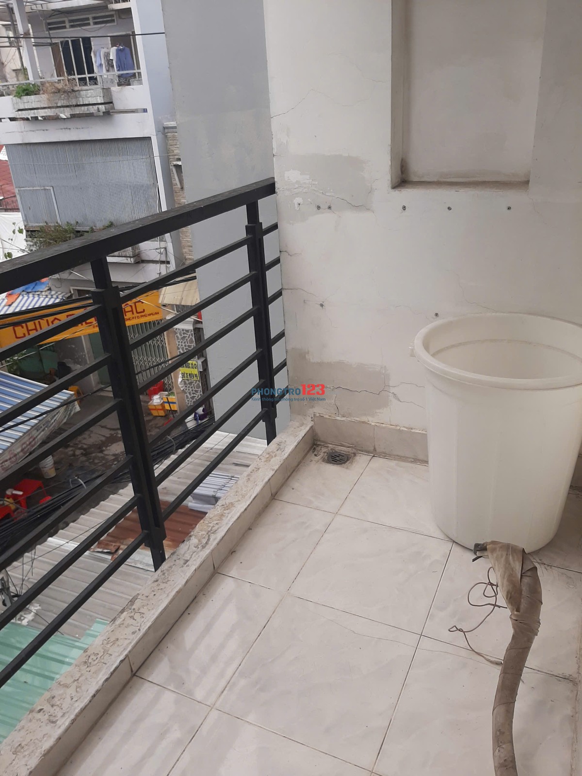 Cho nữ thuê ở ghép phòng ban công mặt tiền đường Trần Kế Xương