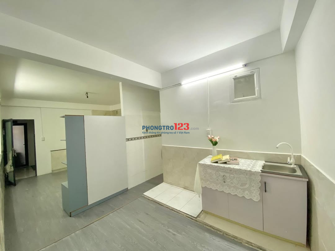 SẴN TRỐNG 1 PHÒNG RỘNG KHOẢNG 40M2 GẦN CHỢ HƯƠNG LỘ 2 - GIÁ CHỈ 3TR5