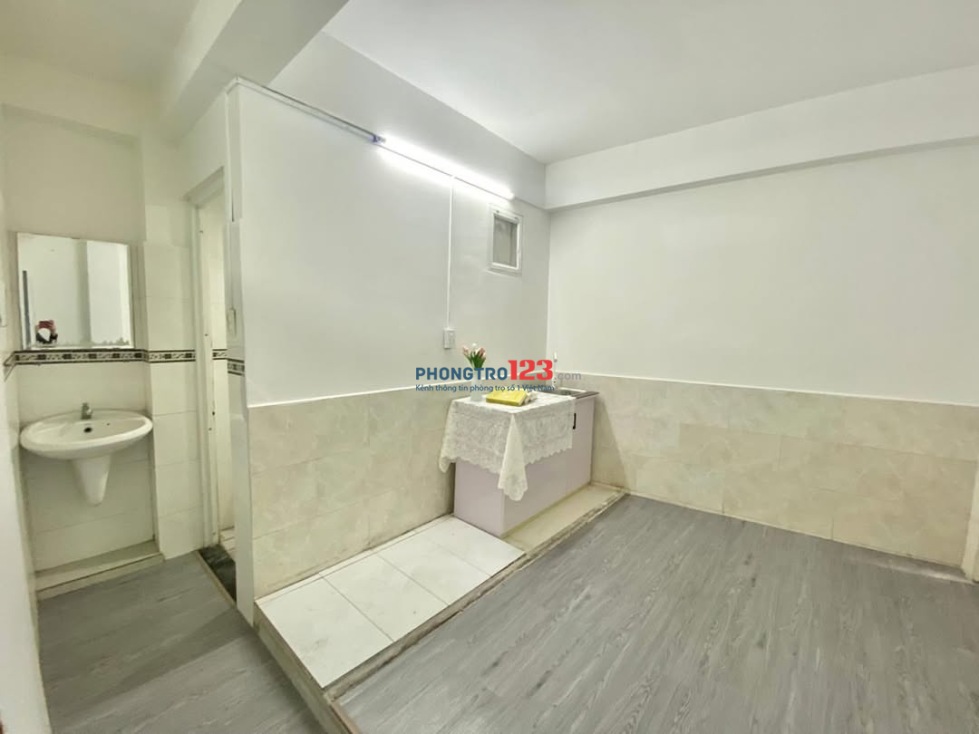 SẴN TRỐNG 1 PHÒNG RỘNG KHOẢNG 40M2 GẦN CHỢ HƯƠNG LỘ 2 - GIÁ CHỈ 3TR5