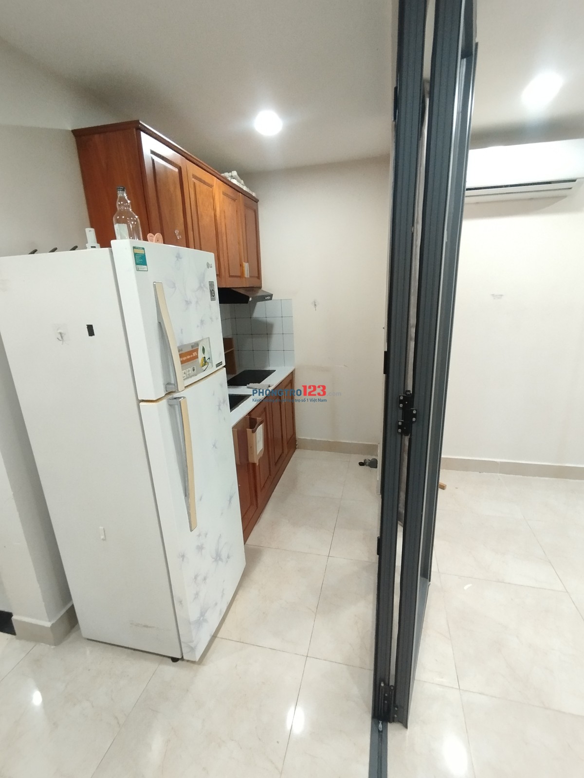 Căn studio bếp tách phòng ngủ 35m2 full nội thất. Đường Tám Danh. P4. Q8