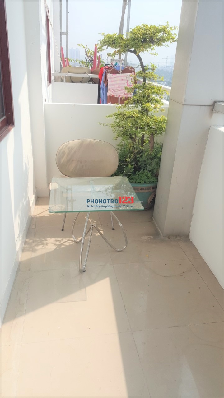 Phòng Ban Công, View Sông, Ngay Võ Văn Kiệt, Tản Đà. THang Máy Gần ĐH Y Dược, Kinh Tế. Bảo Vệ 24/7,
