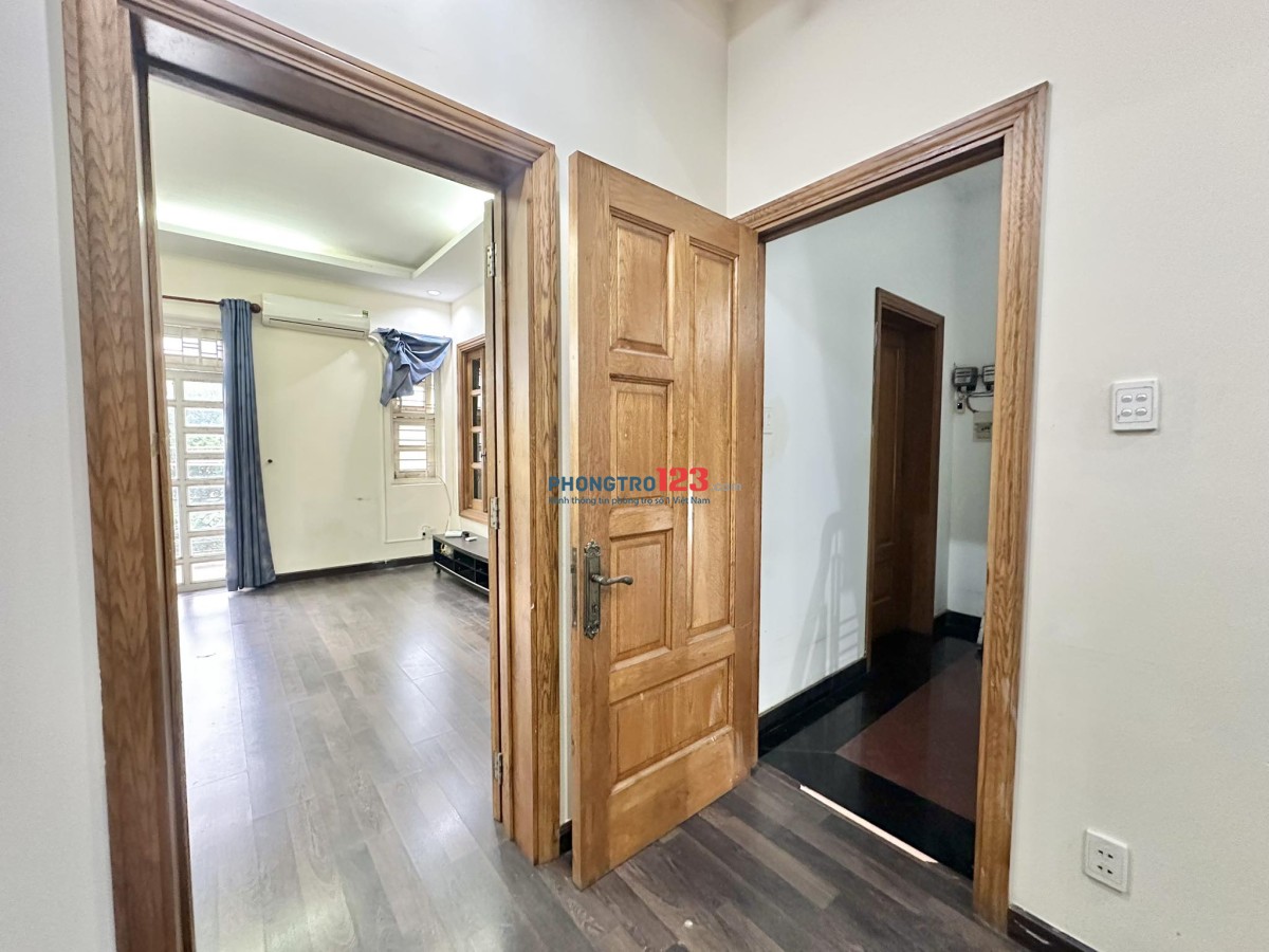 Phòng bancon rộng tới 65m2 có phòng khách,bếp,wc riêng có 102 tại 116/50 Dương Quảng Hàm p5 Gò Vấp