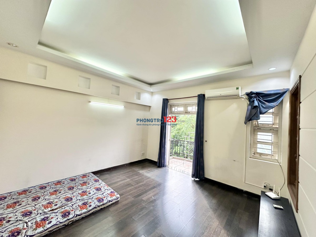 Phòng bancon rộng tới 65m2 có phòng khách,bếp,wc riêng có 102 tại 116/50 Dương Quảng Hàm p5 Gò Vấp