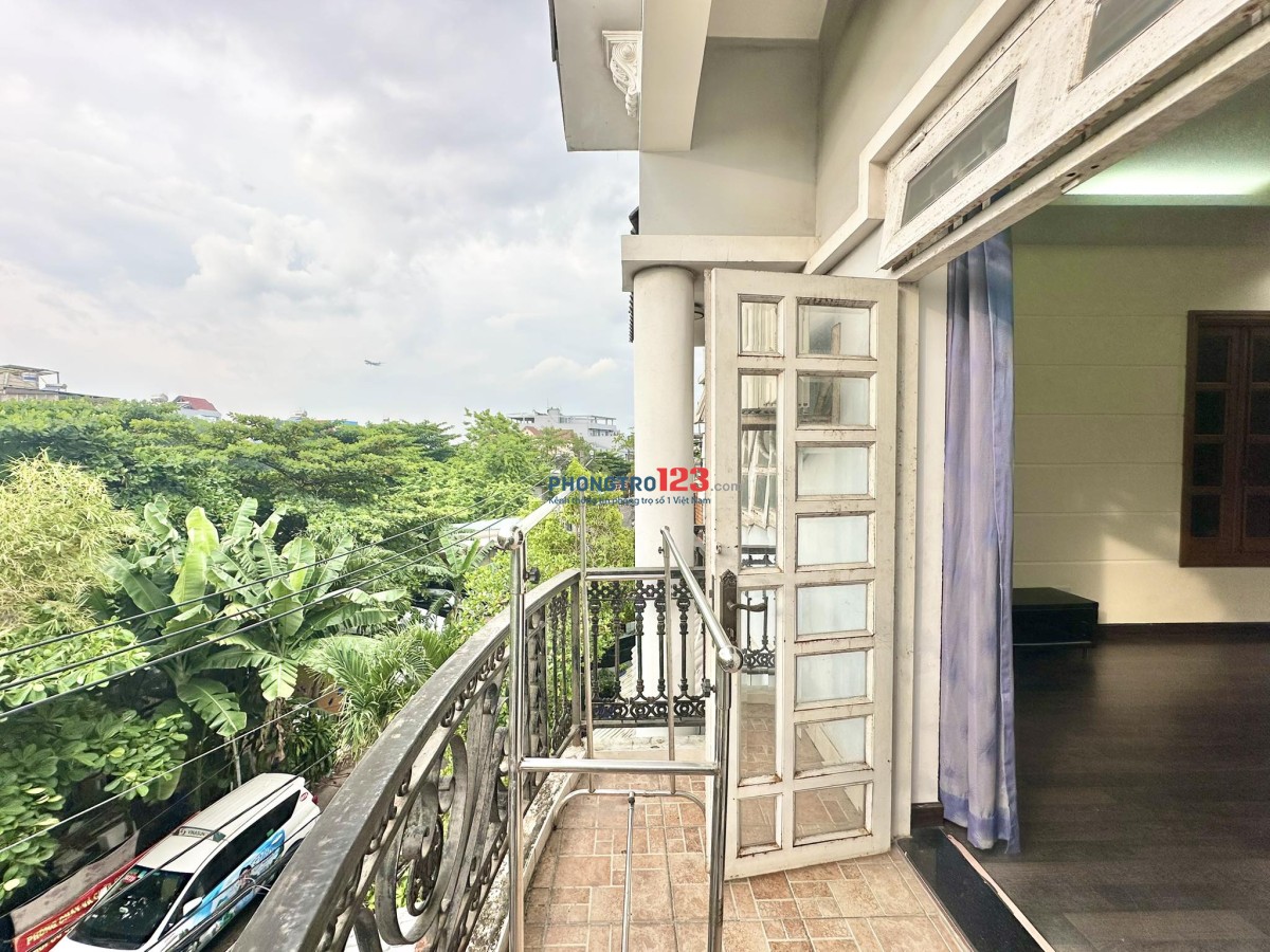 Phòng bancon rộng tới 65m2 có phòng khách,bếp,wc riêng có 102 tại 116/50 Dương Quảng Hàm p5 Gò Vấp
