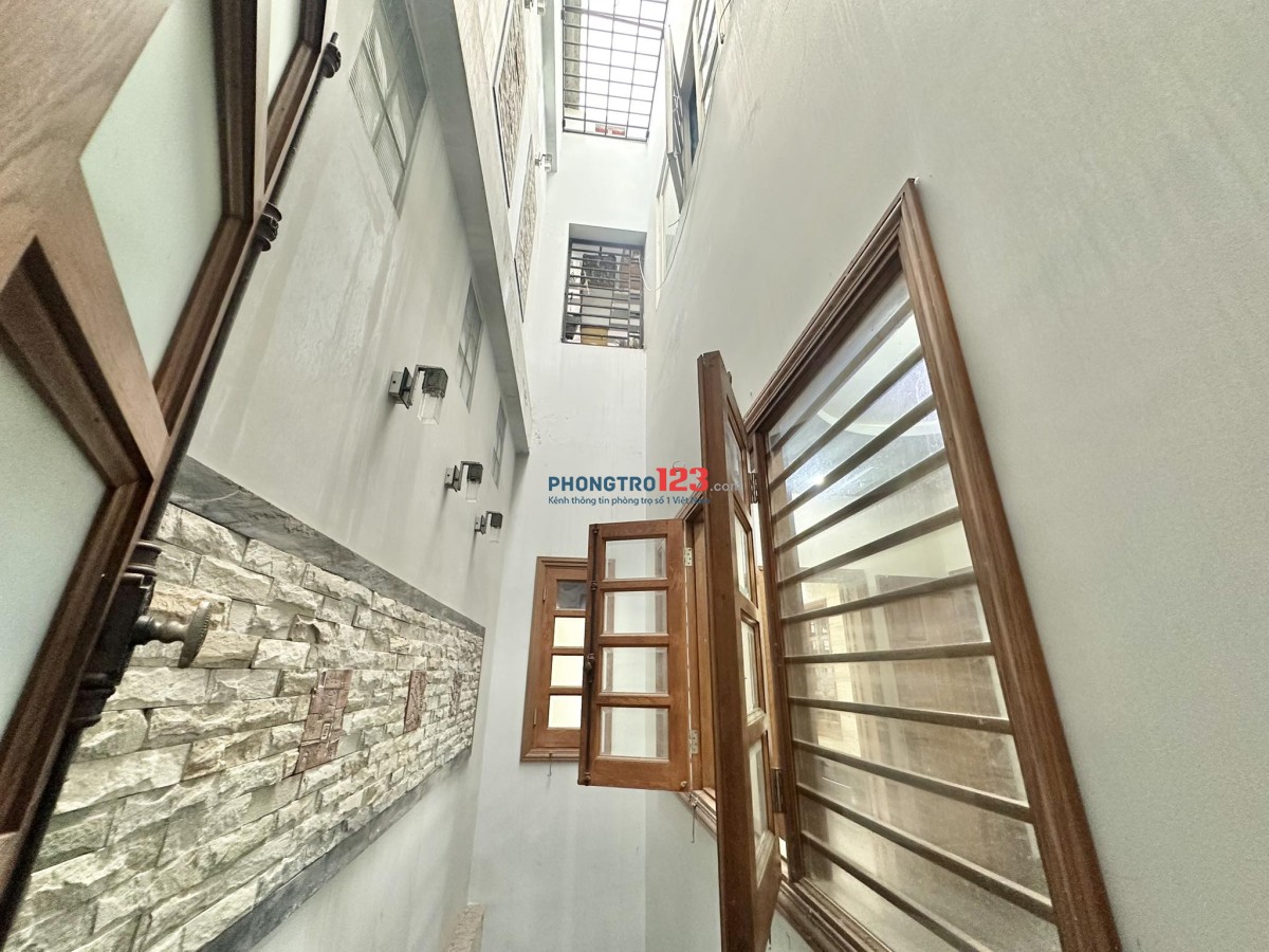 Phòng bancon rộng tới 65m2 có phòng khách,bếp,wc riêng có 102 tại 116/50 Dương Quảng Hàm p5 Gò Vấp