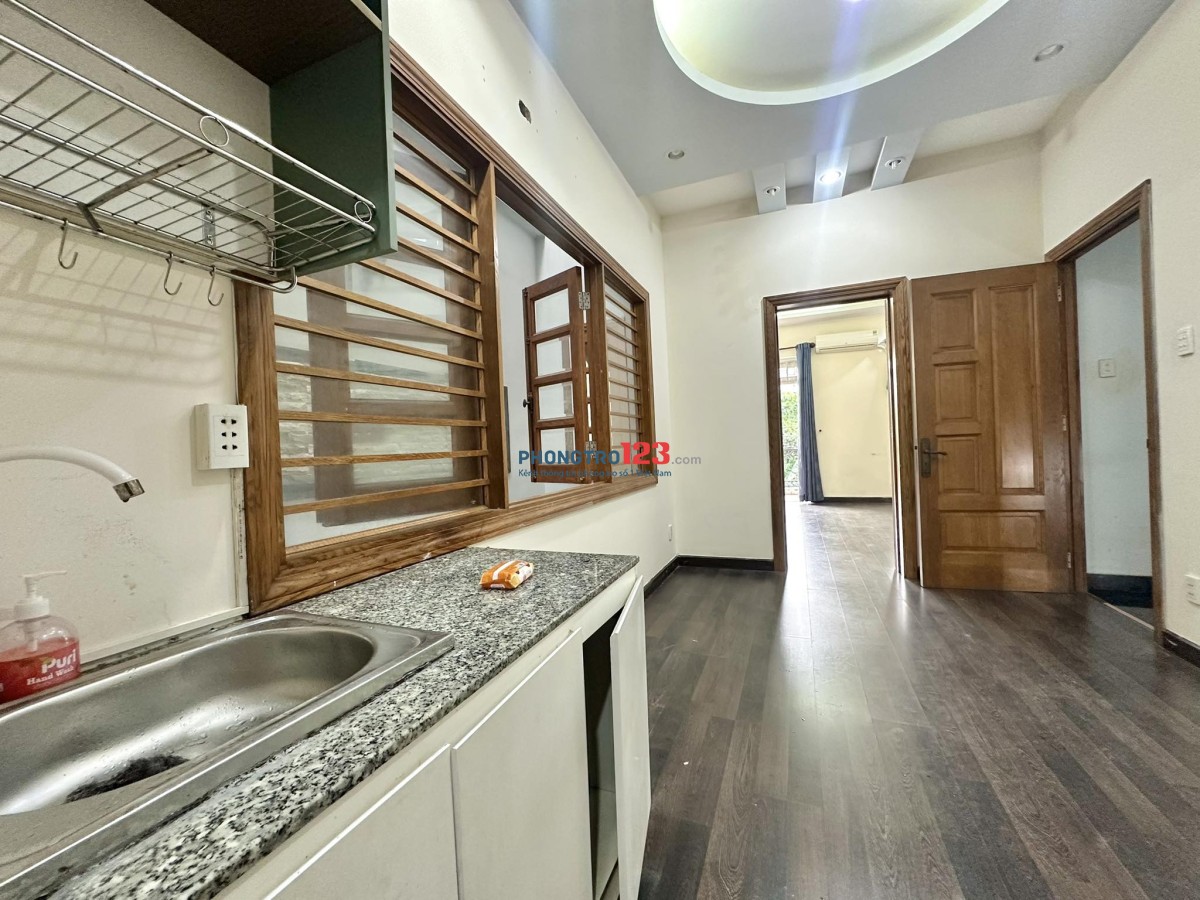 Phòng bancon rộng tới 65m2 có phòng khách,bếp,wc riêng có 102 tại 116/50 Dương Quảng Hàm p5 Gò Vấp