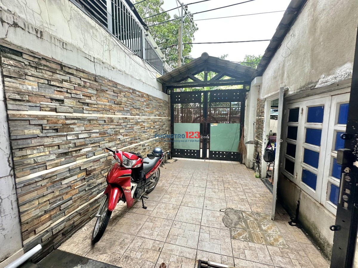 Phòng bancon rộng tới 65m2 có phòng khách,bếp,wc riêng có 102 tại 116/50 Dương Quảng Hàm p5 Gò Vấp