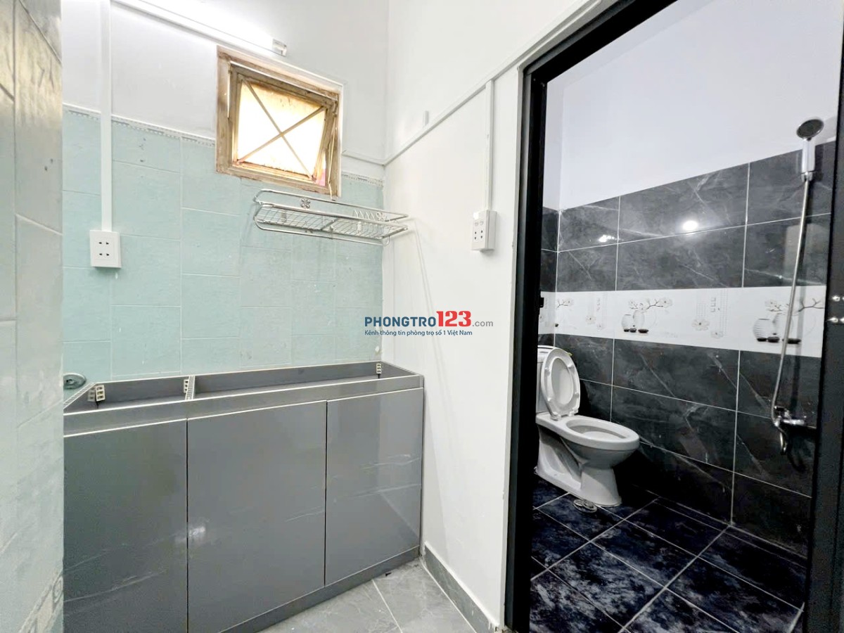  Phòng trọ giá rẻ, mới xây có gác, cửa sổ gần Đại học Hutech, GTVT
