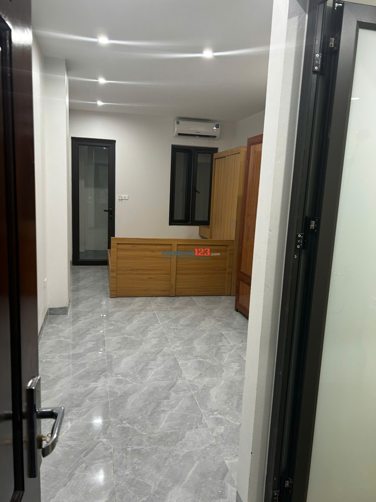 Cho thuê phòng mới tầng 3, 4, 5 tại nhà 6 tầng ngõ 445 Lạc Long Quân, gần Ngoại Giao Đoàn, Hồ Tây.