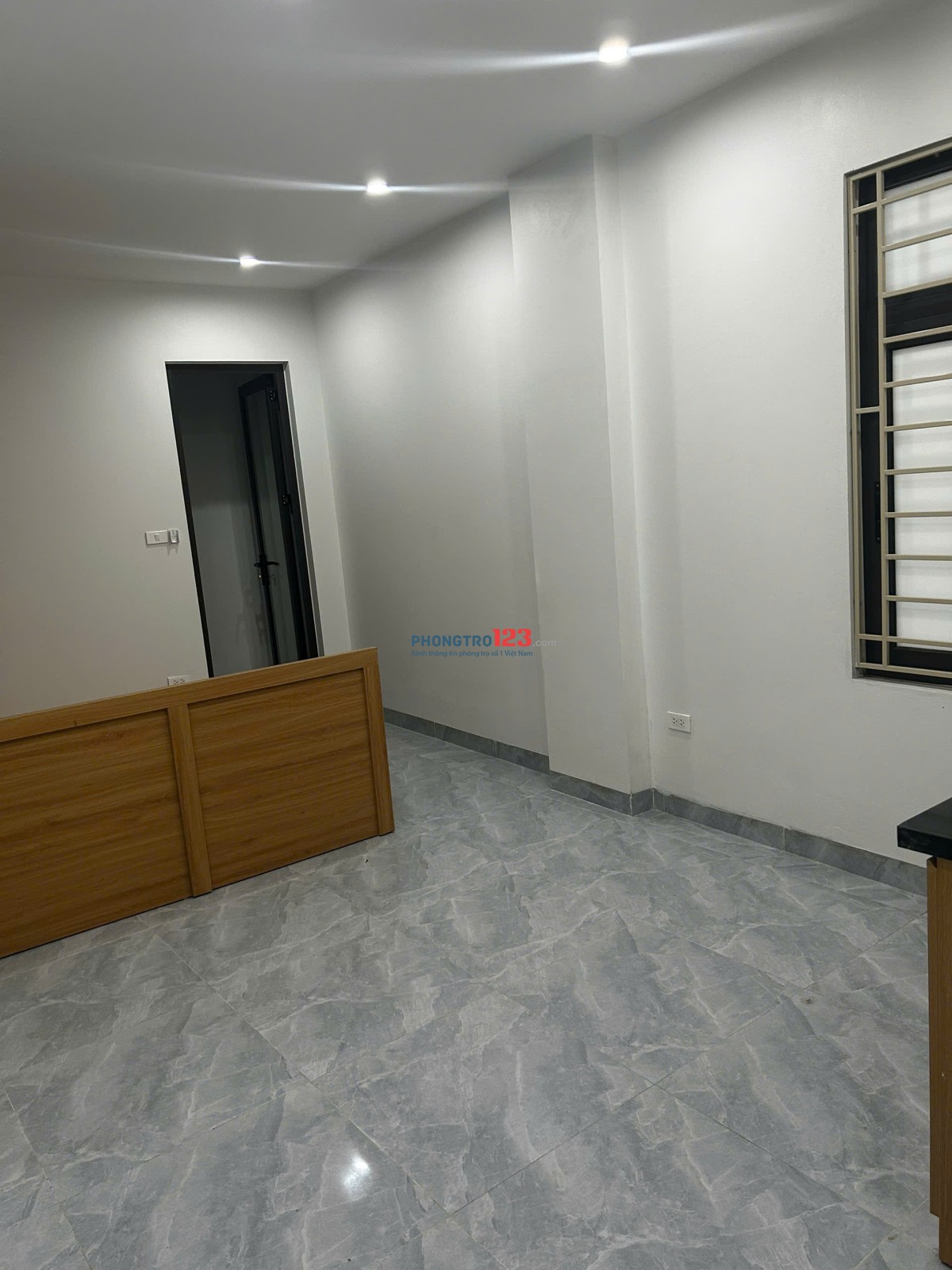 Cho thuê phòng mới tầng 3, 4, 5 tại nhà 6 tầng ngõ 445 Lạc Long Quân, gần Ngoại Giao Đoàn, Hồ Tây.