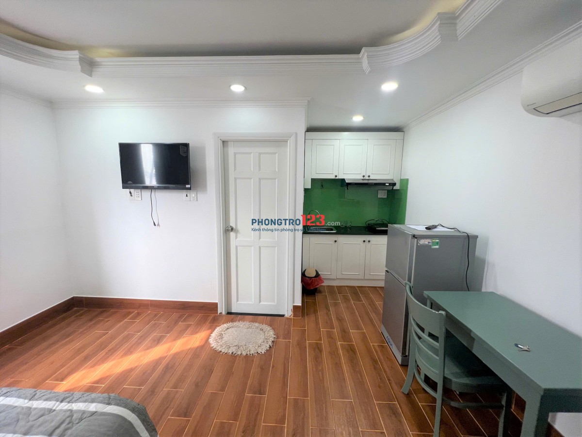 Căn hộ dịch vụ ngay CMT8, Quận 10, Hầm Xe, Thang Máy, Bảo Vệ 24/24, Ô Tô vào Tận Nhà
