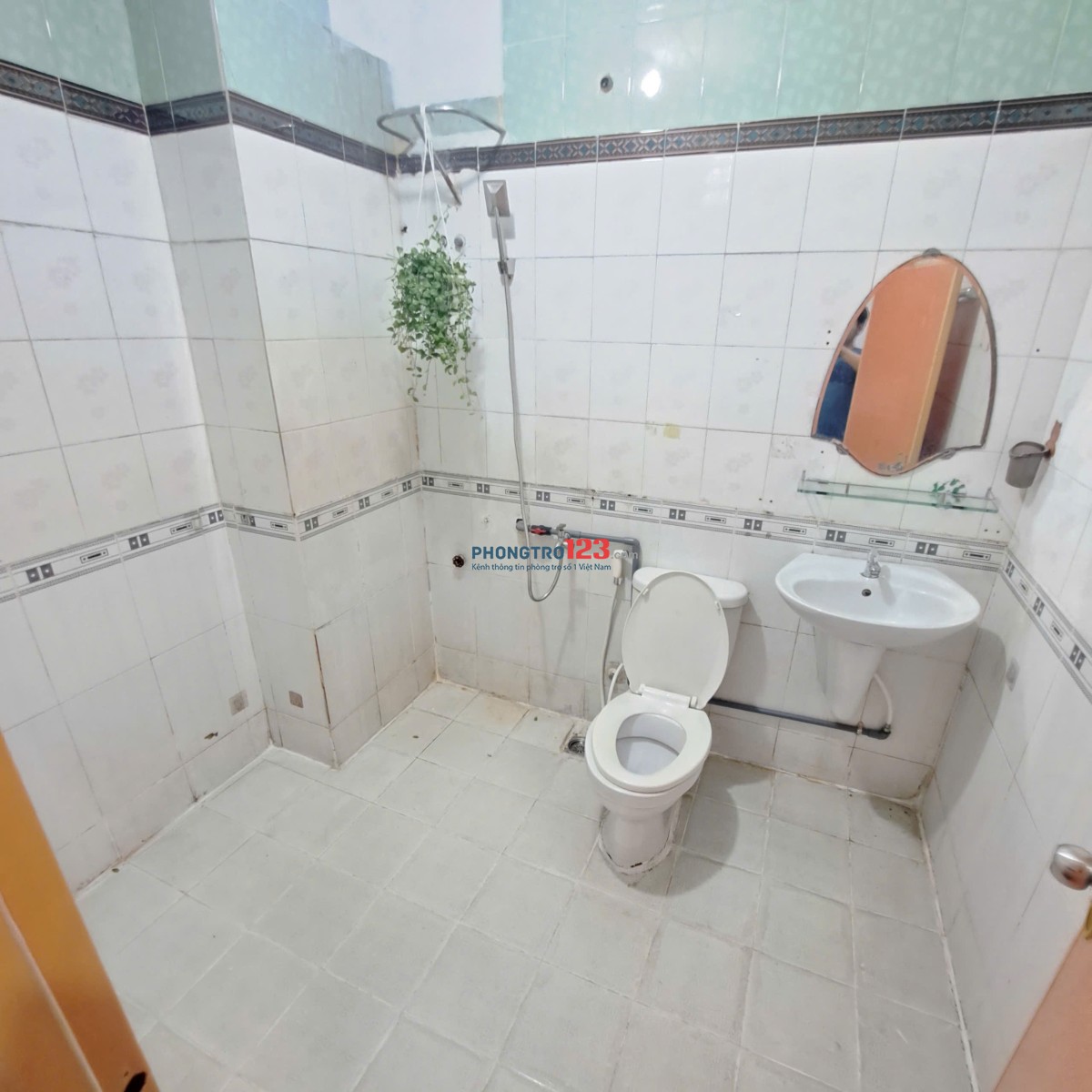 Phòng rộng có nội thất, Máy Lạnh - 26/42 Tân Sơn Nhì, Quận Tân Phú (có thang máy, máy giặt)
