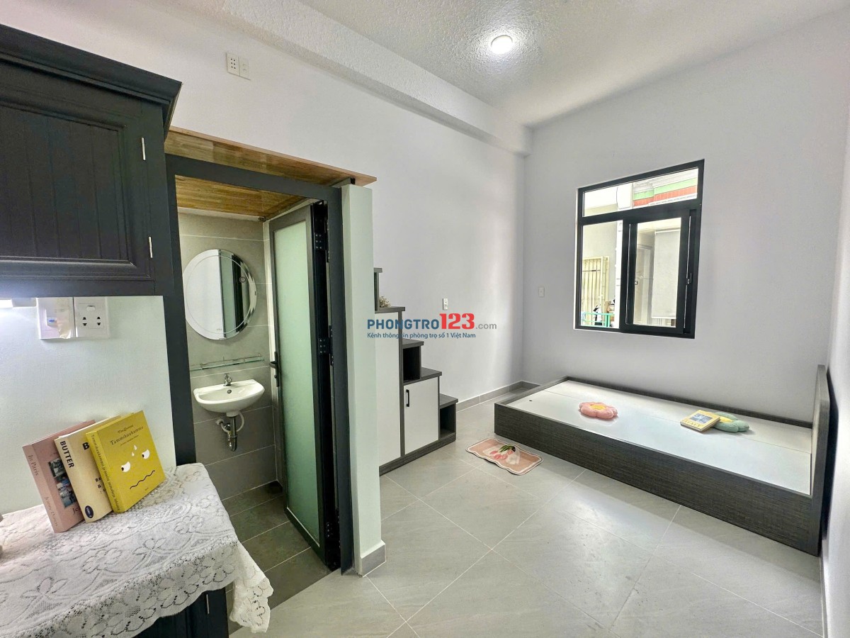 PHÒNG FULL NỘI THẤT Ở LIỀN GẦN LUỸ BÁN BÍCH — 30/4