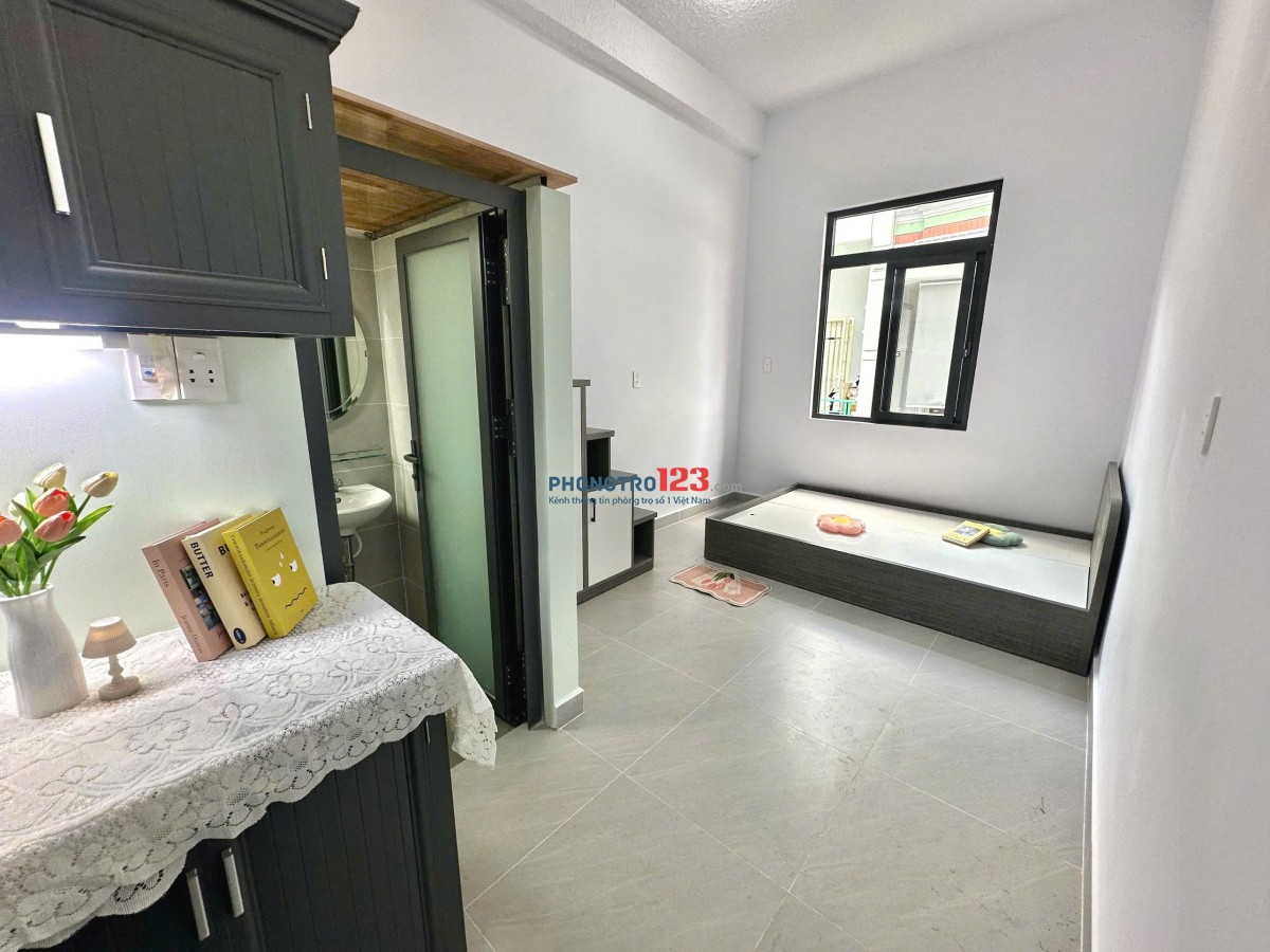 PHÒNG FULL NỘI THẤT Ở LIỀN GẦN LUỸ BÁN BÍCH — 30/4