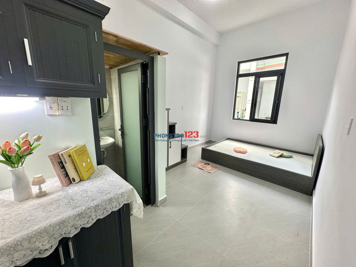 PHÒNG FULL NỘI THẤT Ở LIỀN GẦN LUỸ BÁN BÍCH — 30/4