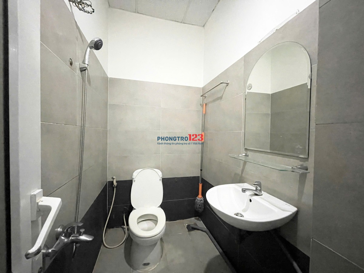 Cách nhà thờ Nam Hải 1 km, Phòng rộng, NVS - Bếp riêng, Full nội thất