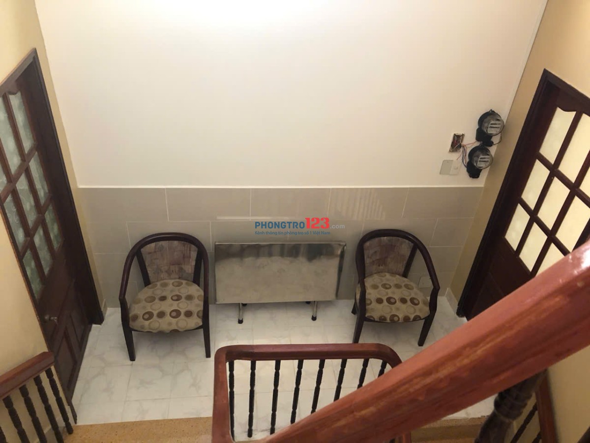 Phòng mới xây, trước cửa là công viên,cách Đường Trường Chinh 60m,có chỗ để xe hơi