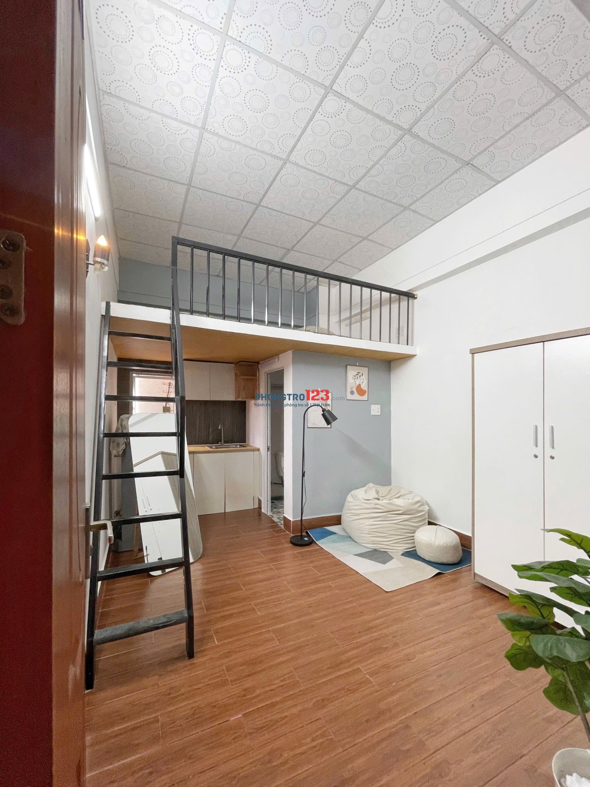 Cho thuê phòng có gác 30m2, cửa sổ trời, nhà thang máy, ngay Ung Văn Khiêm, Bình Thạnh, gần Đại Học