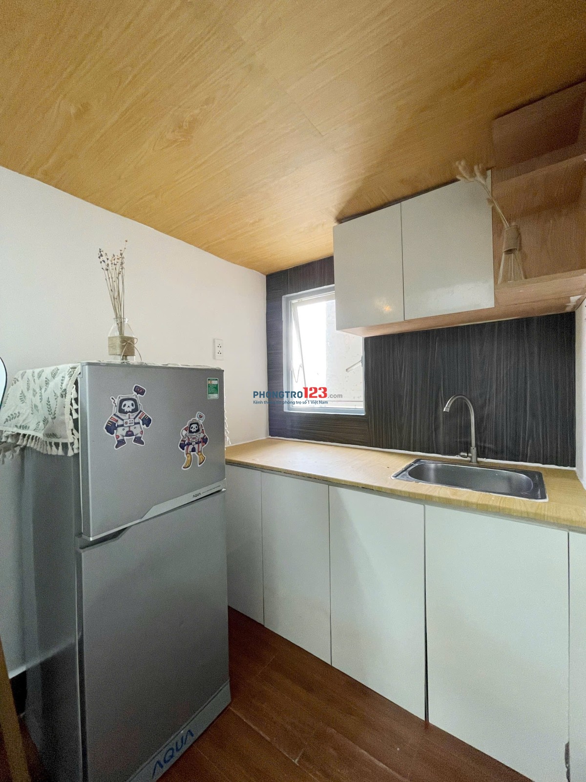 Cho thuê phòng có gác 30m2, cửa sổ trời, nhà thang máy, ngay Ung Văn Khiêm, Bình Thạnh, gần Đại Học