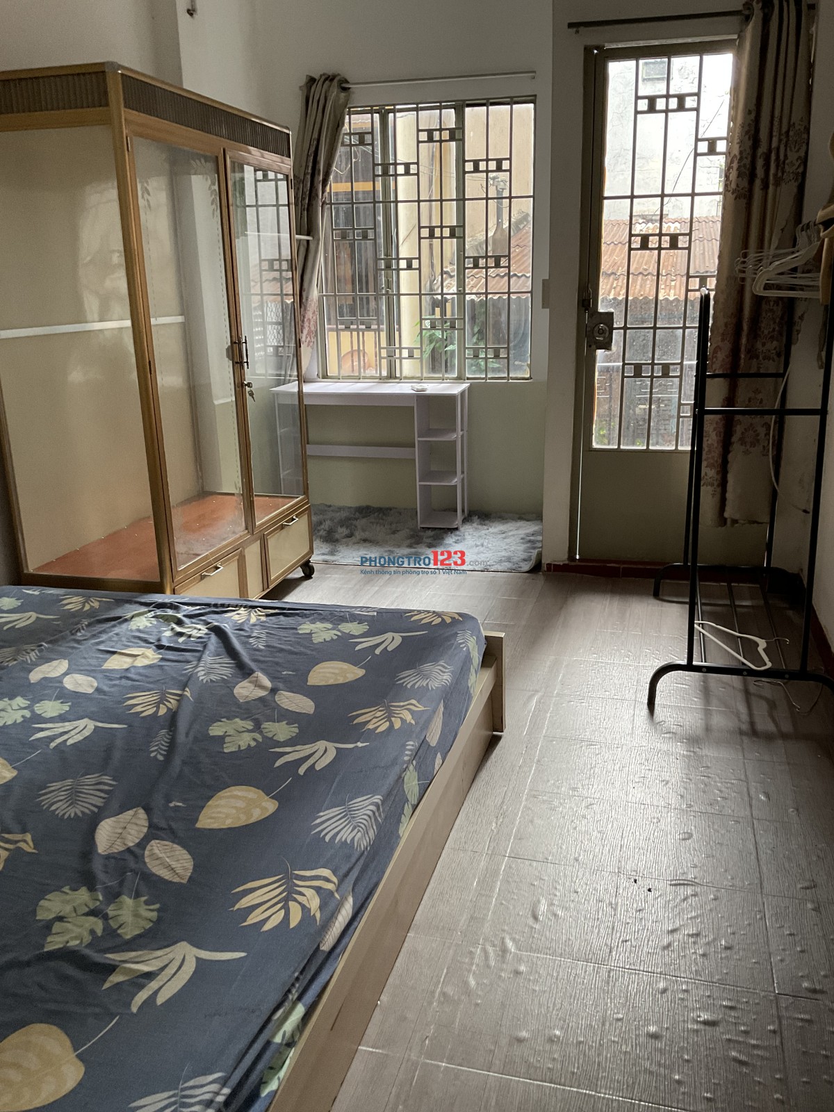 Phòng trọ CMT8 Q3 - 3tr5/người, free wifi + nước, toilet riêng