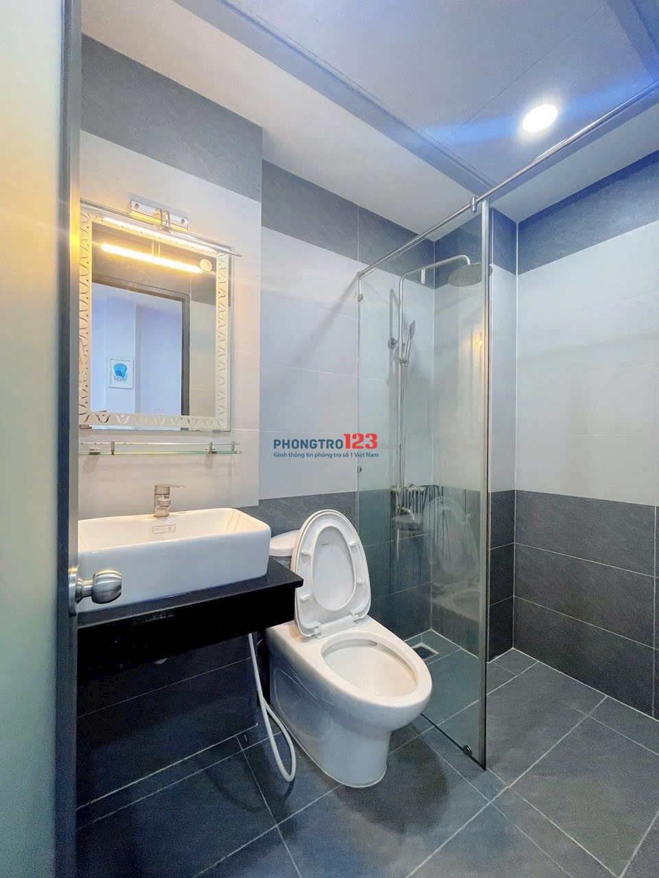 Cho thuê dạng Studio bancol trung tâm quận Phú Nhuận