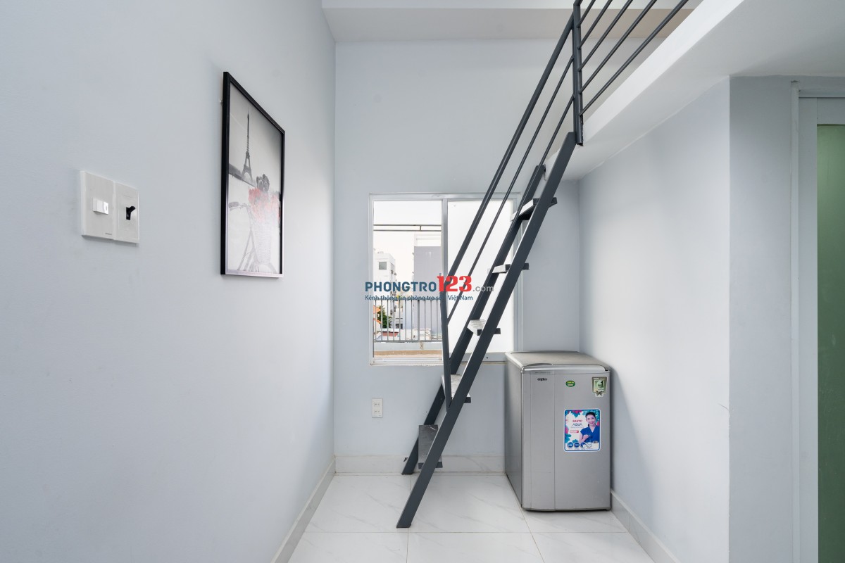 Phòng 20m2-4,5tr gác lửng, cửa sổ, kệ bếp, toilet, full nội thất, thang máy ngay Bến xe miền đông