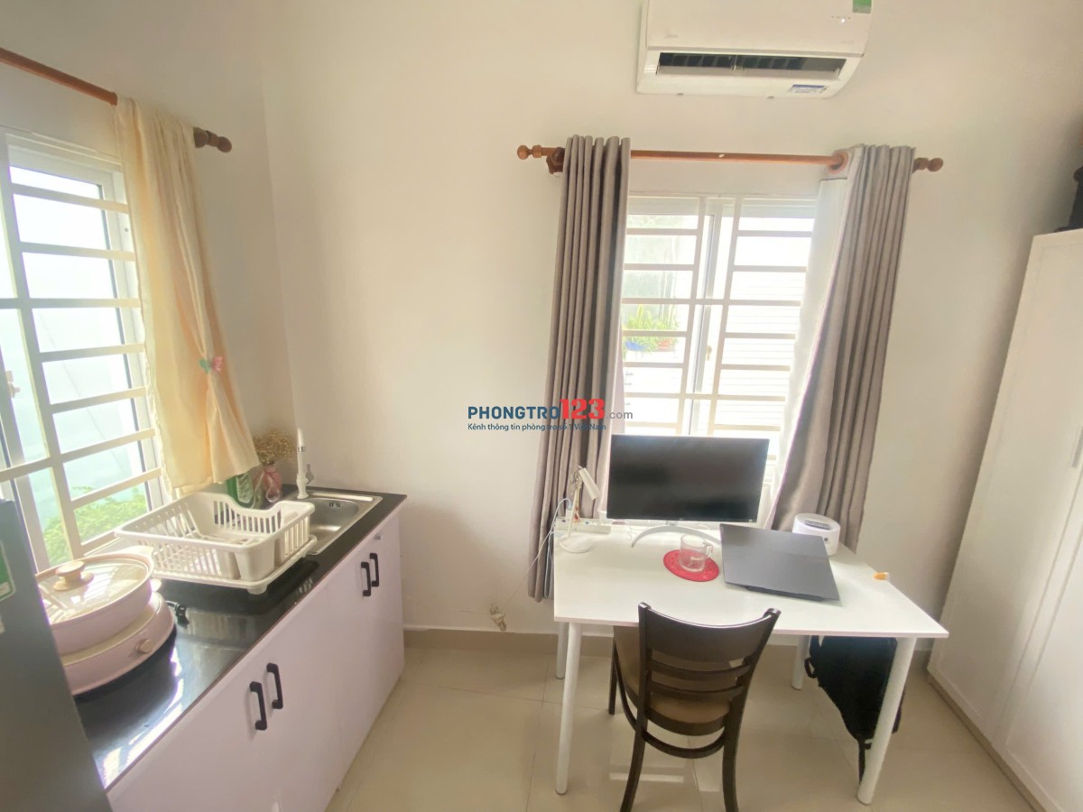 Cho thuê studio 25m2 có cửa sổ lớn - Thích Quảng Đức, Phú Nhuận gần Quận 3, Sân Bay, UFM