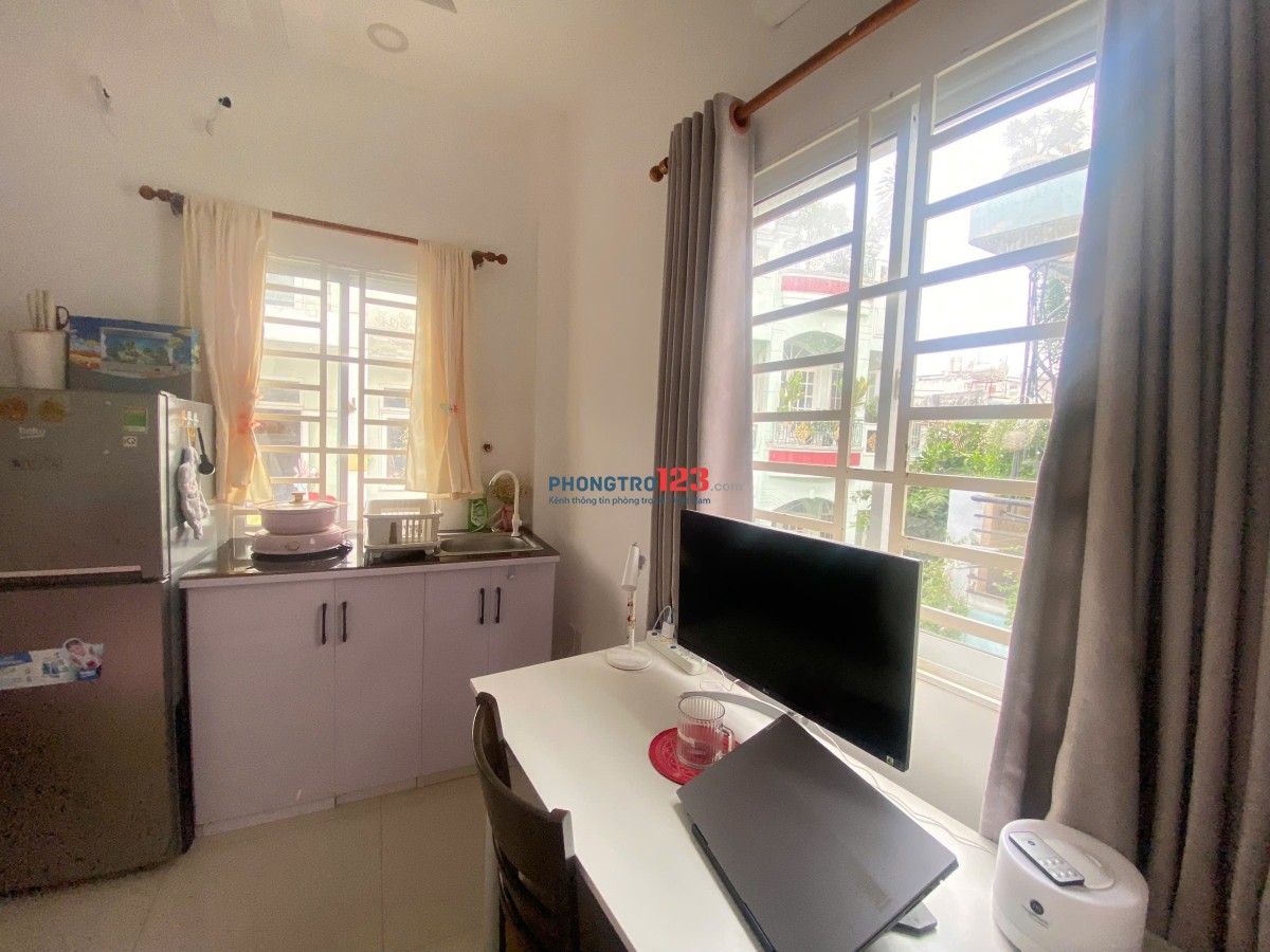 Cho thuê studio 25m2 có cửa sổ lớn - Thích Quảng Đức, Phú Nhuận gần Quận 3, Sân Bay, UFM