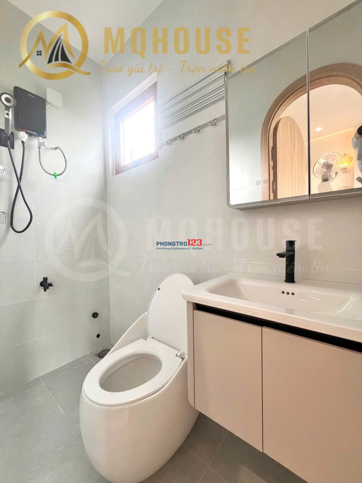CHDV BAN CÔNG MỚI 100% NỘI THẤT CAO CẤP GẦN SÂN BAY - CV GIA ĐỊNH