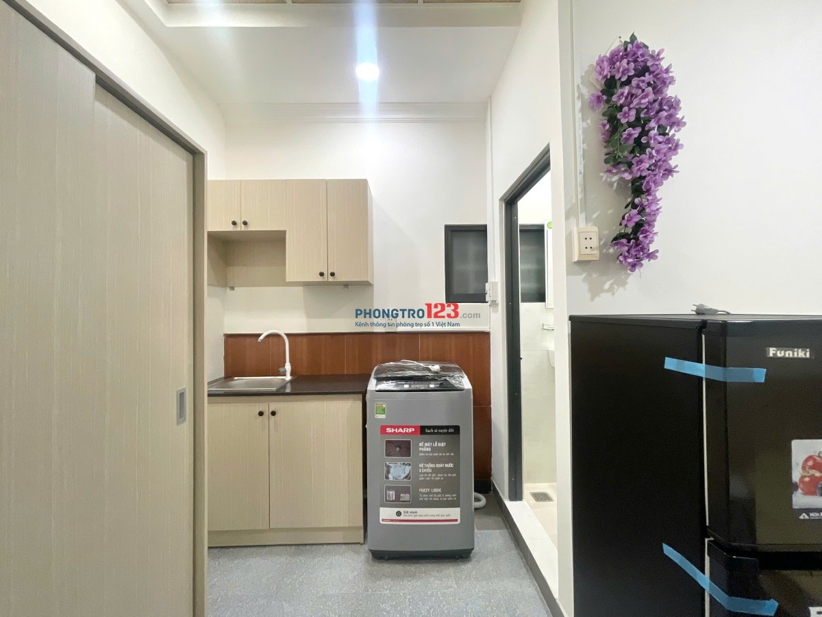 Cho thuê phòng có cửa sổ, full nội thất, máy giặt riêng tại Phú Nhuận, gần sân bay, cv Gia Định, Q1