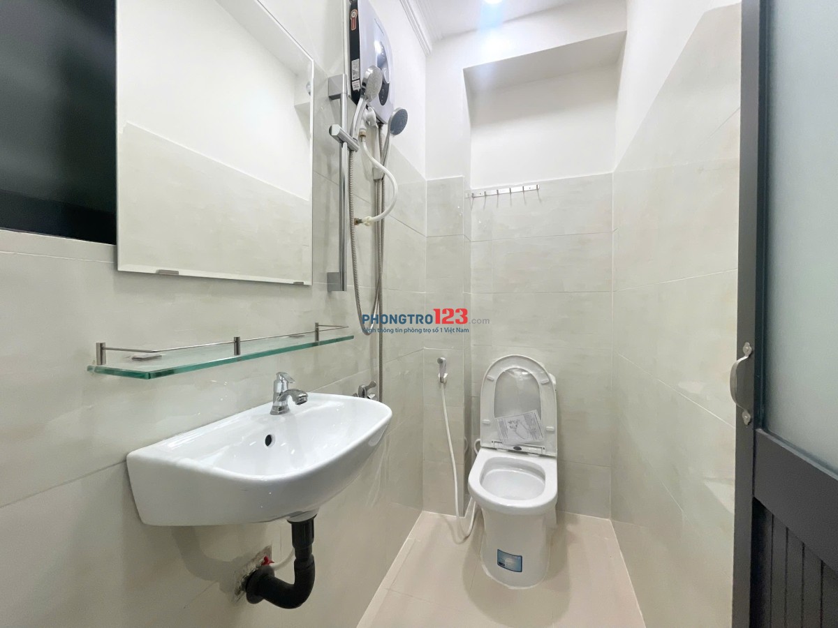Cho thuê phòng có cửa sổ, full nội thất, máy giặt riêng tại Phú Nhuận, gần sân bay, cv Gia Định, Q1