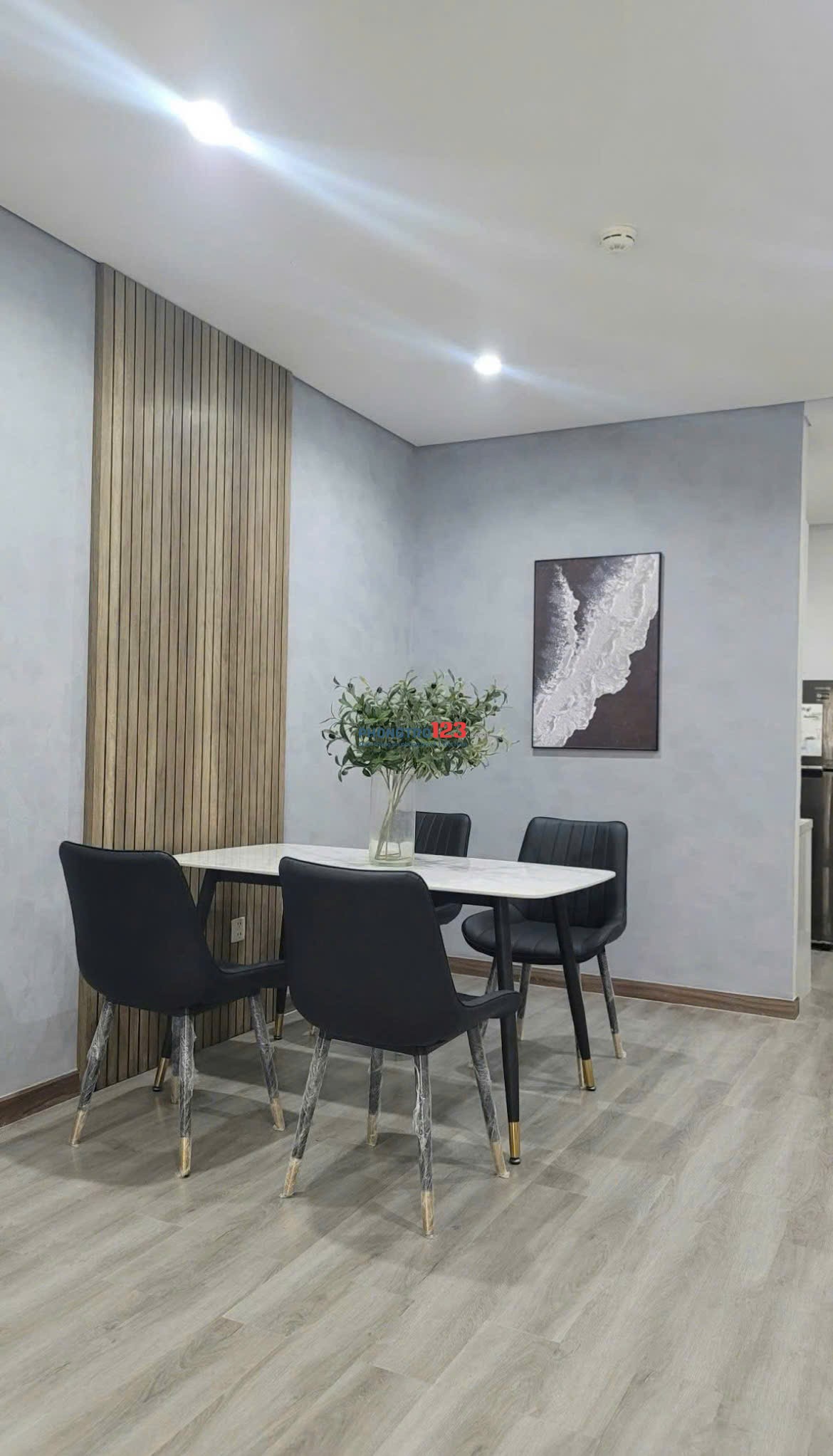 Sky Center, Phổ Quang, TB, 2PN rộng, 97m2, Căn góc, 19tr/tháng.