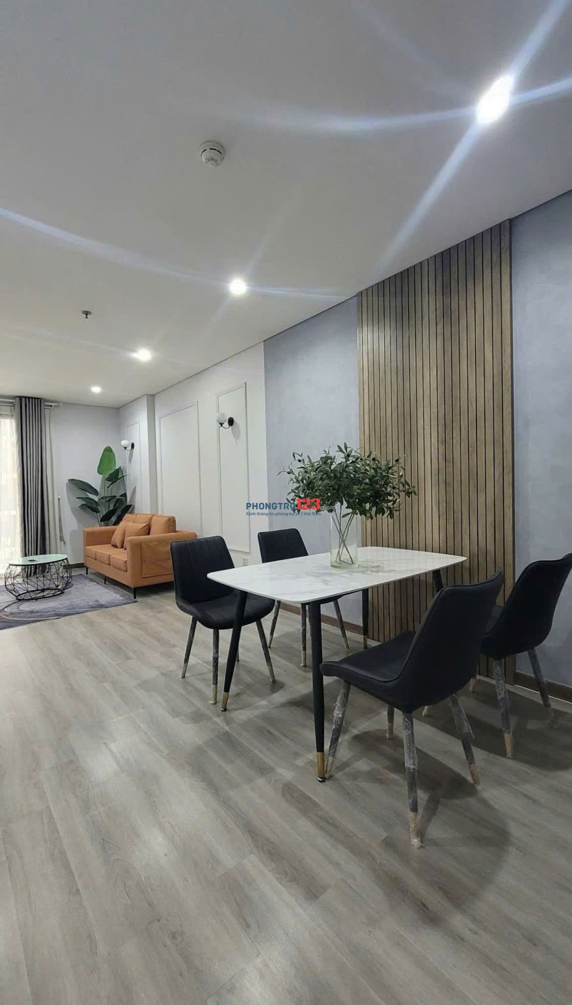 Sky Center, Phổ Quang, TB, 2PN rộng, 97m2, Căn góc, 19tr/tháng.