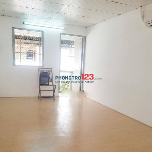 Cho thuê nhà mặt tiền nhỏ giá rẻ tiện kinh doanh, Quận 3